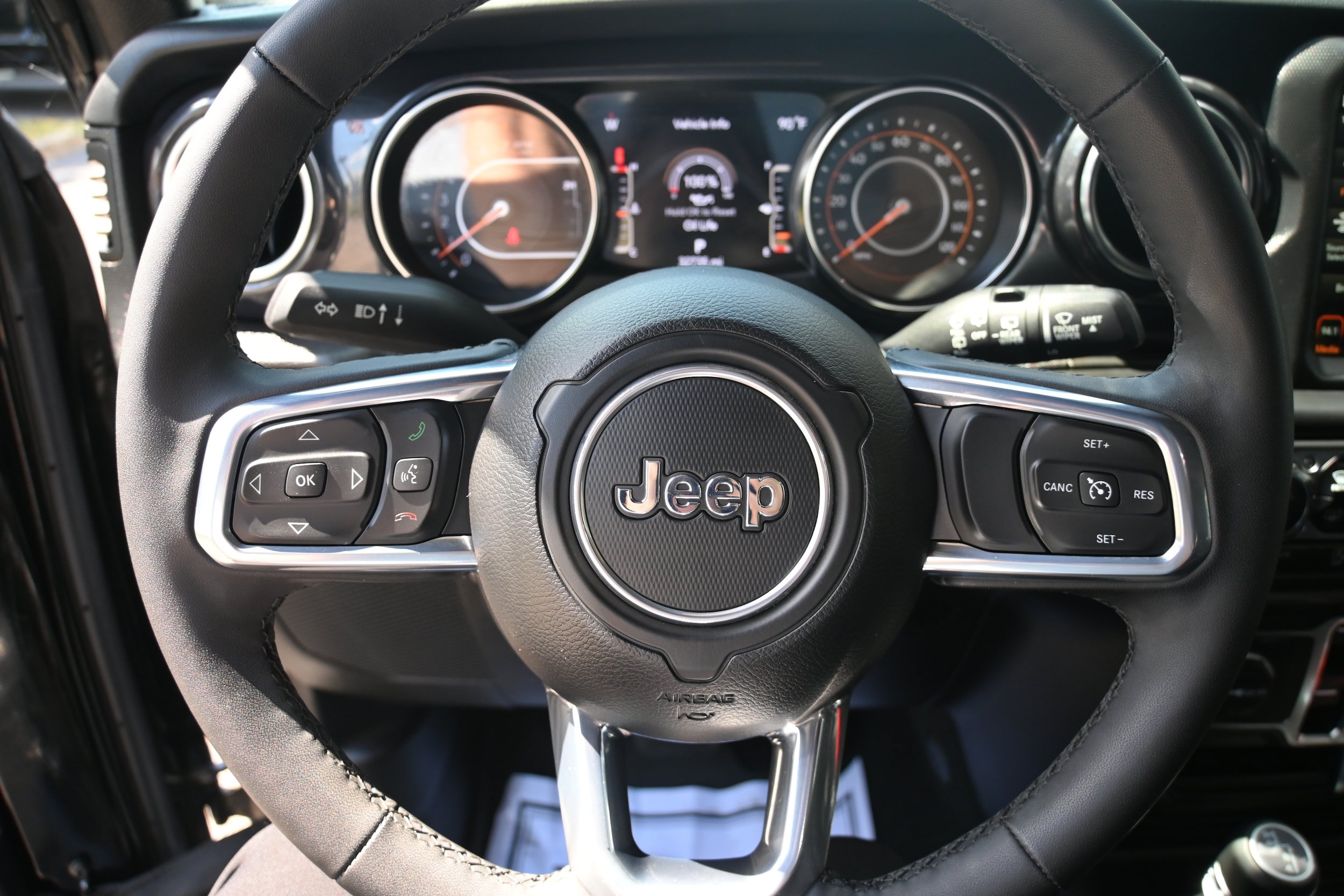 Used 2023 Jeep Wrangler Unlimited Sahara AWD/4WD image 9