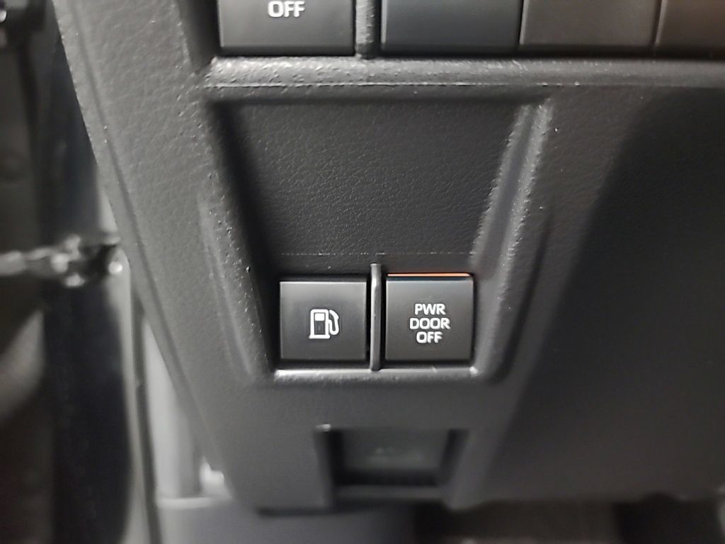 Used 2025 Toyota Sienna LE FWD image 31