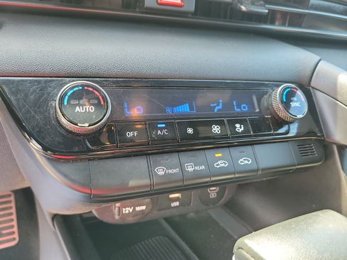 Used 2025 Hyundai Elantra Sport image 26