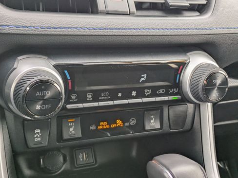 Used 2023 Toyota RAV4 SE w/ Convenience Package image 20