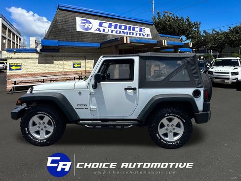 Used 2017 Jeep Wrangler Sport w/ Quick Order Package 24S AWD/4WD image 3