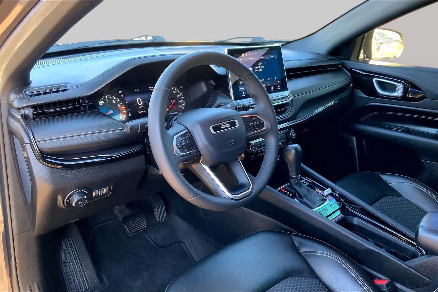 Used 2023 Jeep Compass Latitude AWD/4WD image 18