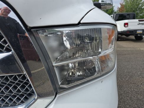 Used 2018 RAM 1500 SLT AWD/4WD image 11