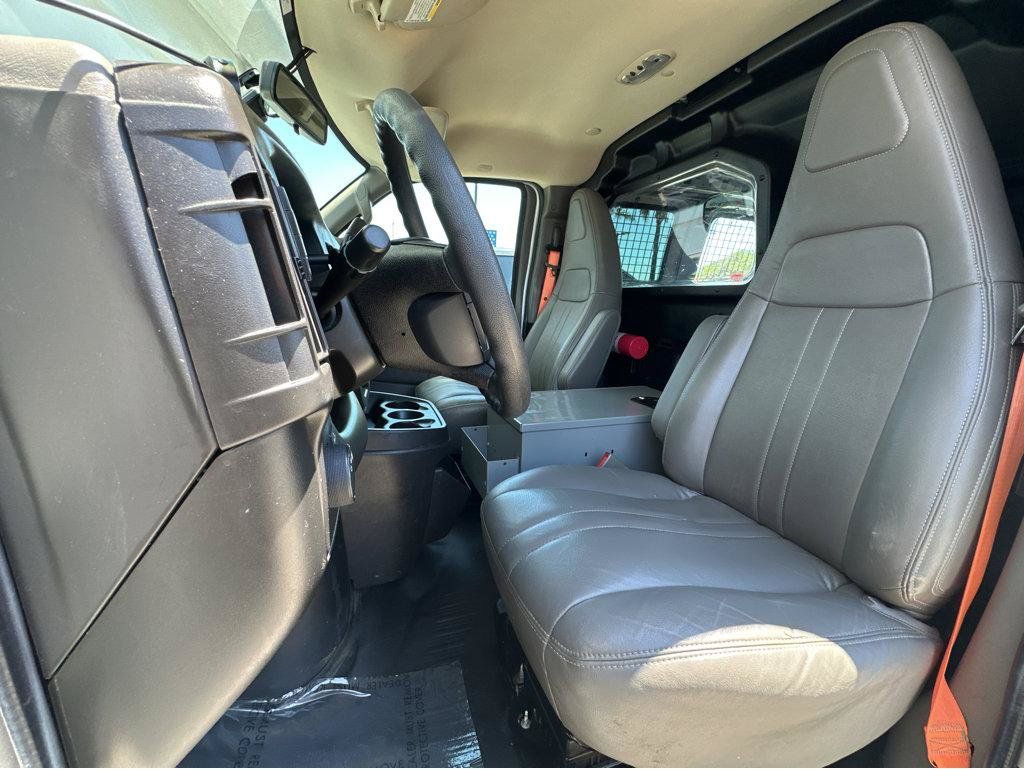 Used 2018 Chevrolet Express 2500 w/ Driver Convenience Package RWD image 8