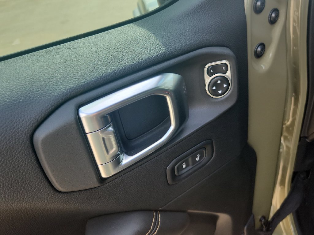Used 2025 Jeep Wrangler Unlimited Rubicon 392 AWD/4WD image 17