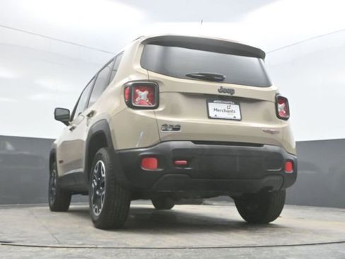 Used 2016 Jeep Renegade Trailhawk image 28