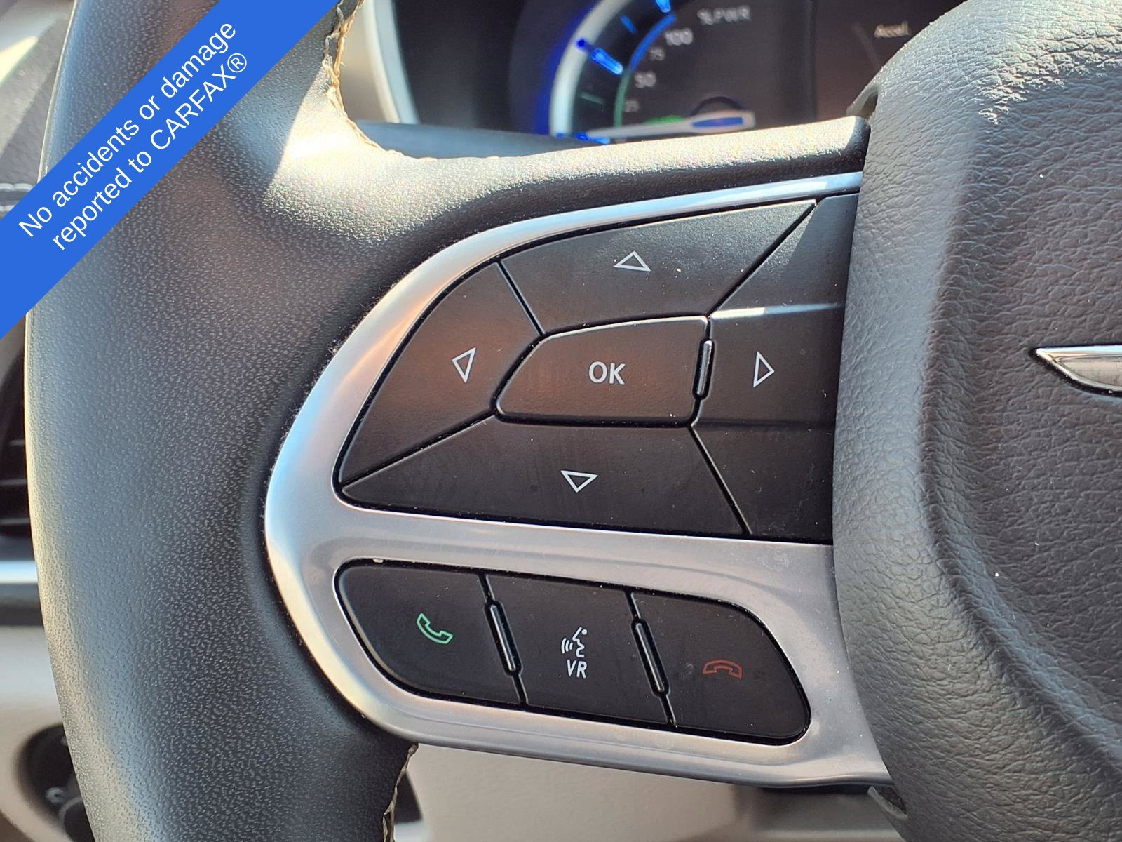 Used 2024 Chrysler Pacifica Limited FWD image 31