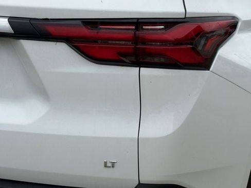 Used 2023 Chevrolet Traverse LT FWD image 6