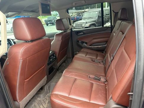 Used 2018 Chevrolet Suburban Premier w/ RST Edition AWD/4WD image 11