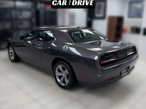 Used 2016 Dodge Challenger SXT RWD image 6