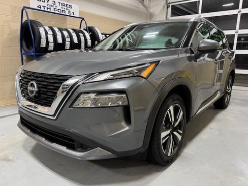 Used 2023 Nissan Rogue SL image 2