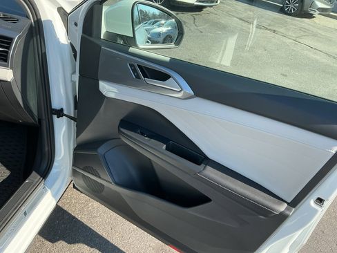 Certified 2025 Volkswagen Taos SEL w/ Black Wheel Plus Package image 35