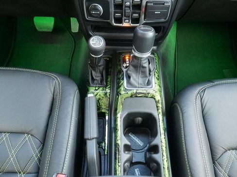 New 2025 Jeep Gladiator Sport w/ Premium Package image 24