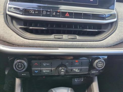 Used 2022 Jeep Compass Latitude image 6