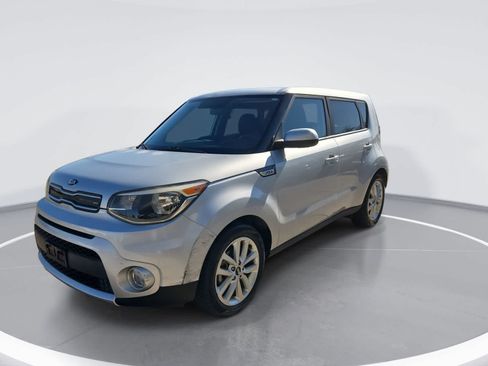 Used 2018 Kia Soul + FWD image 4