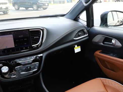 New 2026 Chrysler Pacifica Pinnacle AWD/4WD image 31