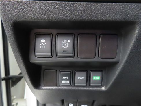 Used 2017 Nissan Rogue SV AWD/4WD image 36