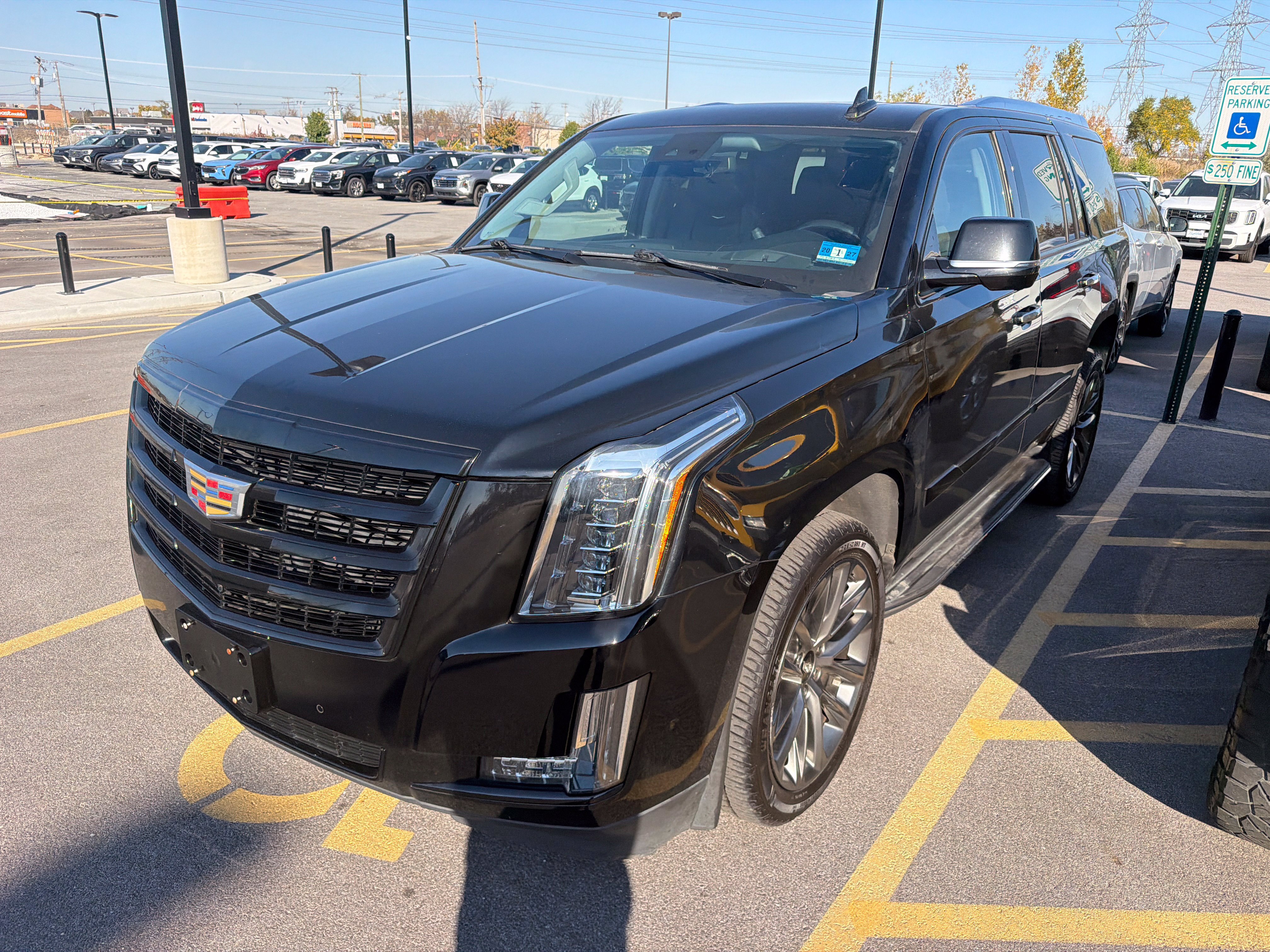 Used 2020 Cadillac Escalade Luxury w/ Escalade Sport Edition AWD/4WD image 3
