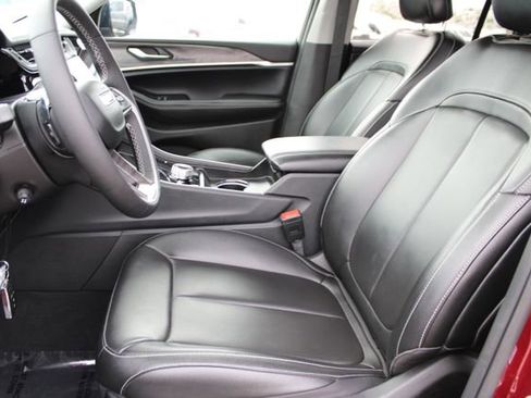 Used 2023 Jeep Grand Cherokee 30th Anniversary image 29