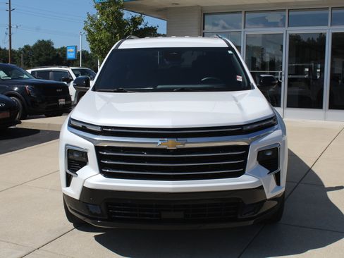 Certified 2025 Chevrolet Traverse High Country w/ LPO, Floor Liner Package AWD/4WD image 12