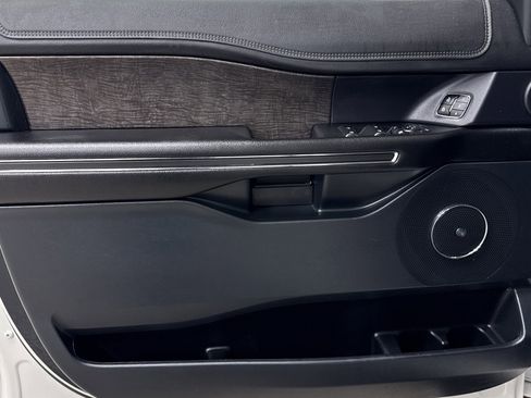 Used 2021 Ford Expedition Max Limited image 3