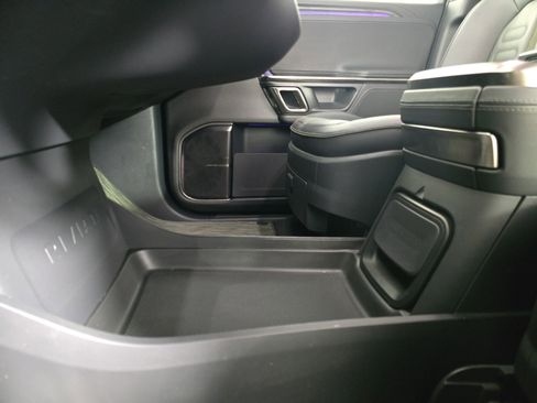 Used 2022 Rivian R1T Adventure image 32