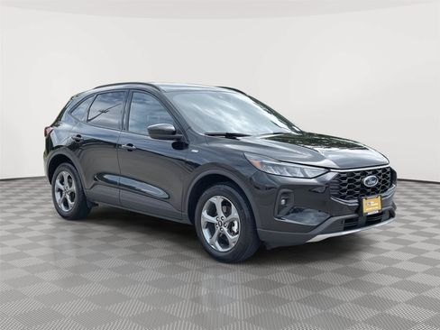 Certified 2025 Ford Escape ST-Line Select AWD/4WD image 5