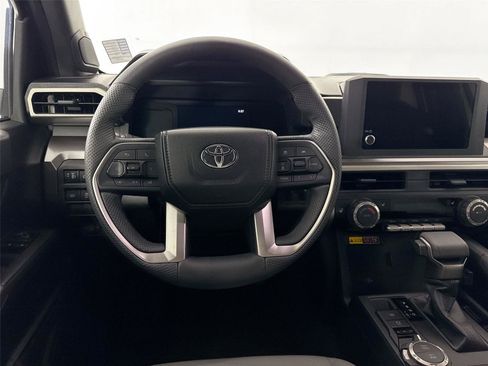 Certified 2024 Toyota Tacoma SR5 AWD/4WD image 31