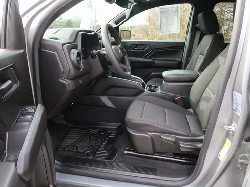 Certified 2025 Chevrolet Colorado W/T image 10