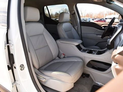 Used 2023 GMC Acadia SLT image 22