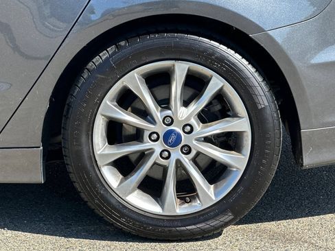 Used 2017 Ford Fusion SE w/ Fusion SE Technology Package FWD image 32