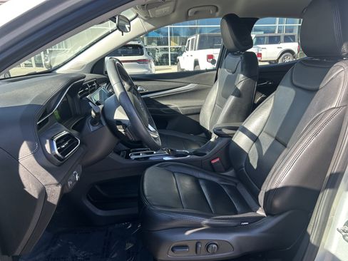 Used 2023 Chevrolet Bolt EUV LT w/ Comfort Package image 9