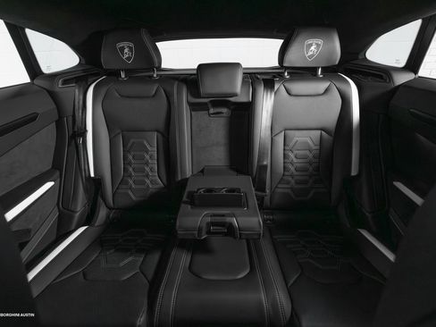 Used 2025 Lamborghini Urus SE image 40