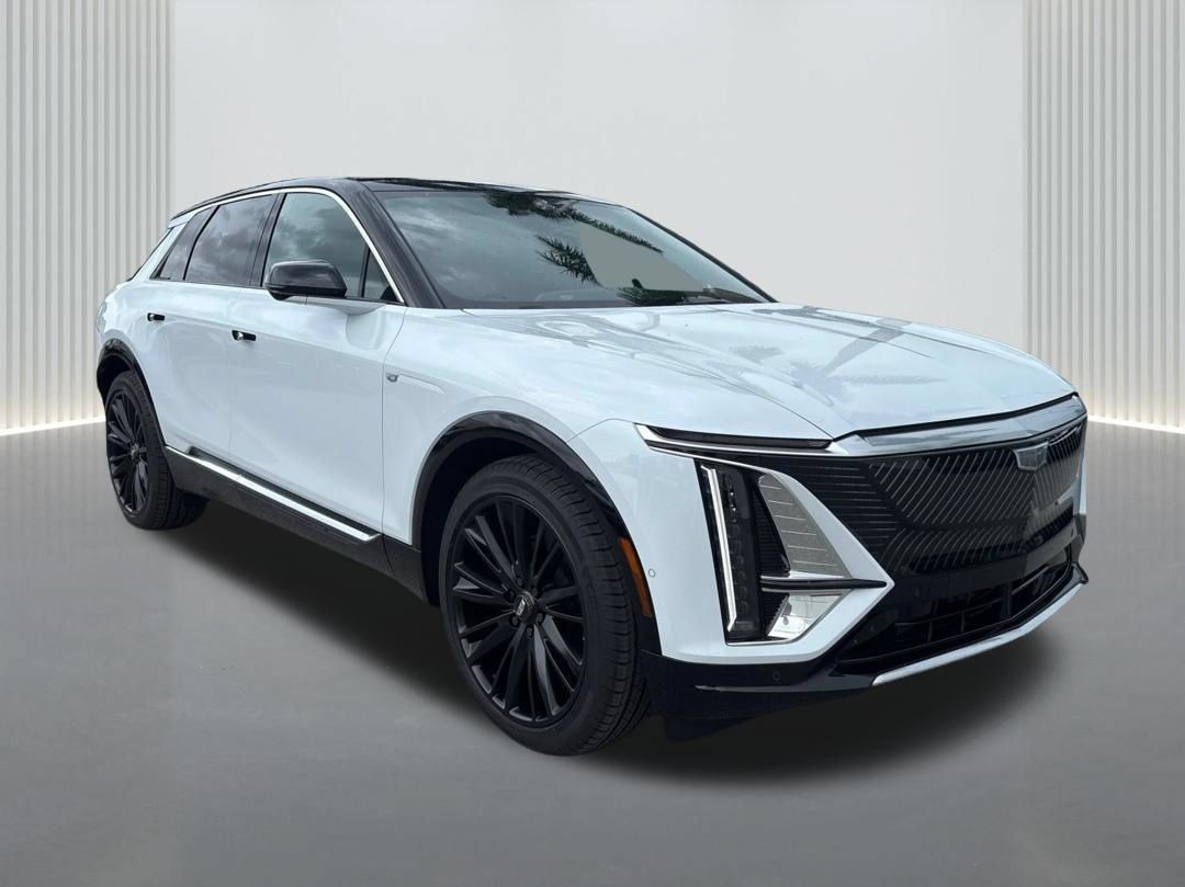 New 2026 Cadillac Lyriq Luxury w/ LPO, Bronce Accent Package RWD image 3