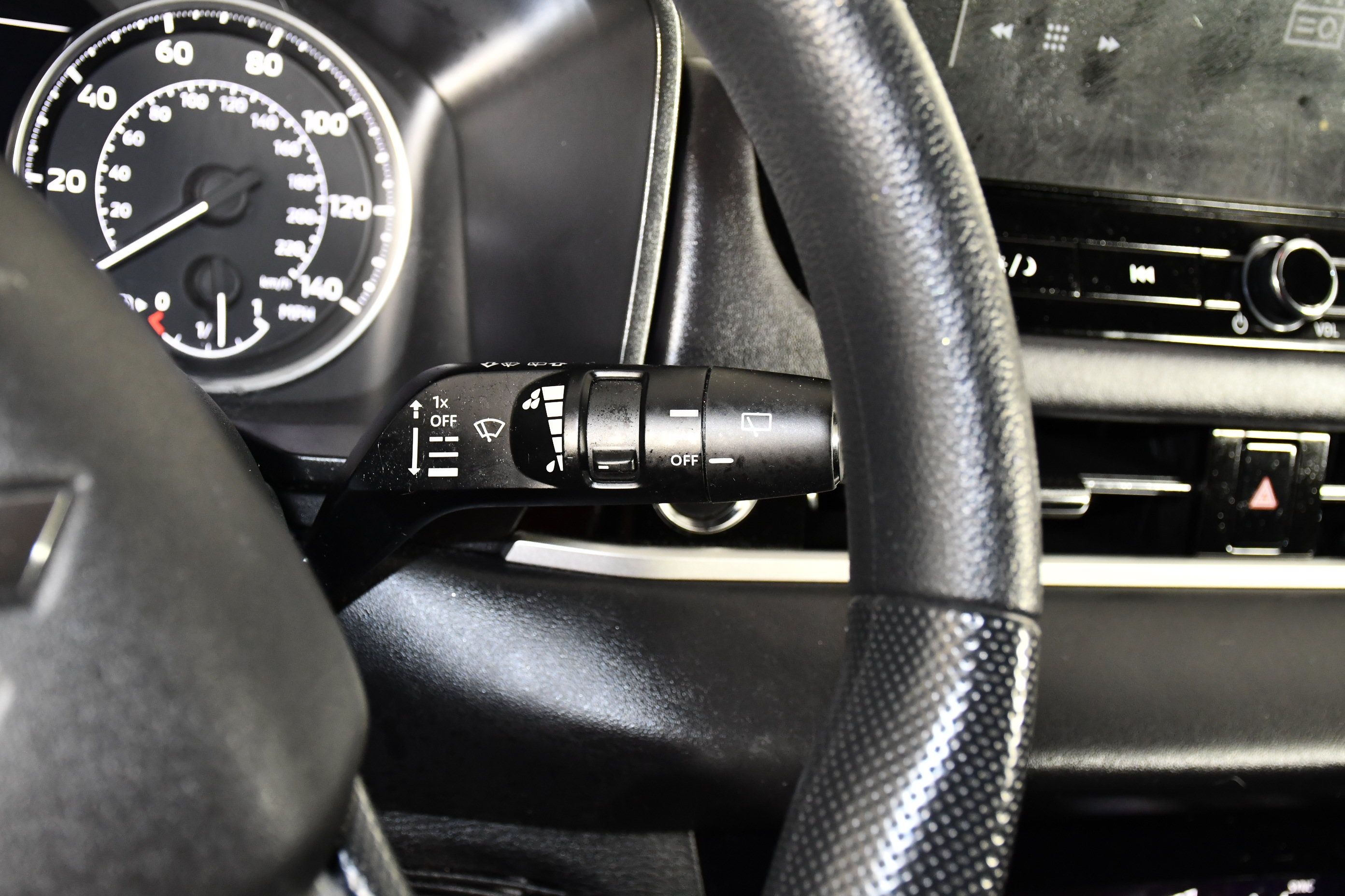 Used 2025 Mitsubishi Outlander ES FWD image 15