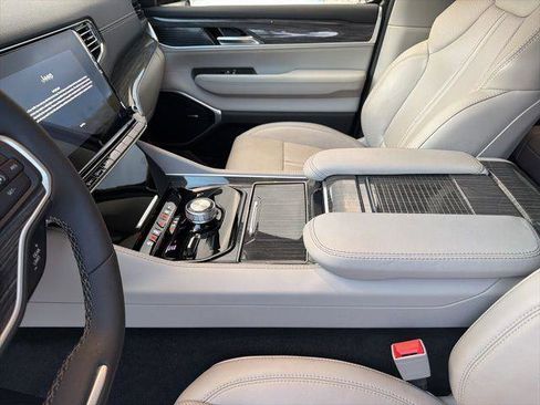 Used 2022 Jeep Wagoneer Series II image 14