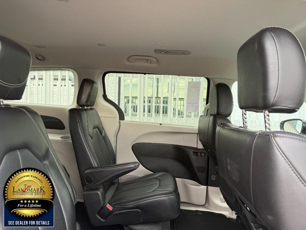 Used 2024 Chrysler Pacifica Touring-L FWD image 15