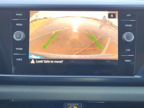 Used 2022 Volkswagen Taos SE w/ Driver Assistance Package image 18