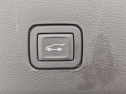 Certified 2023 Chevrolet Traverse Premier w/ Redline Edition image 33