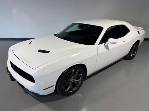 Used 2018 Dodge Challenger SXT RWD image 32