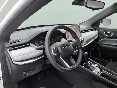 Used 2023 Jeep Compass Sport image 13