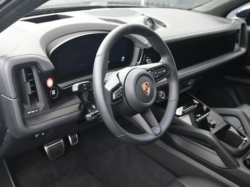 Certified 2026 Porsche Cayenne GTS AWD/4WD image 5