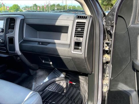 Used 2019 RAM 1500 Tradesman w/ Chrome Appearance Group RWD image 18