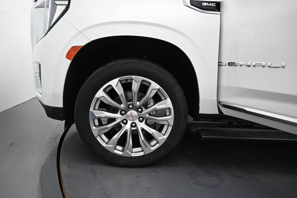 Used 2023 GMC Yukon XL Denali w/ Max Trailering Package AWD/4WD image 8