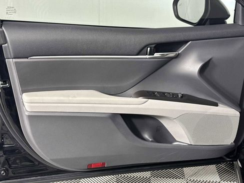 Used 2024 Toyota Camry SE image 9