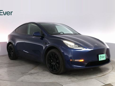 Used 2022 Tesla Model Y Long Range image 4