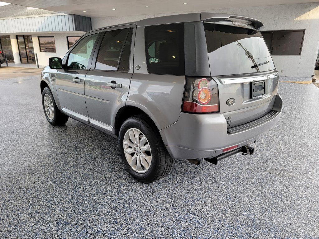 Used 2013 Land Rover LR2 AWD/4WD image 4