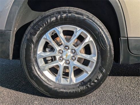 Used 2018 Chevrolet Traverse LT image 11