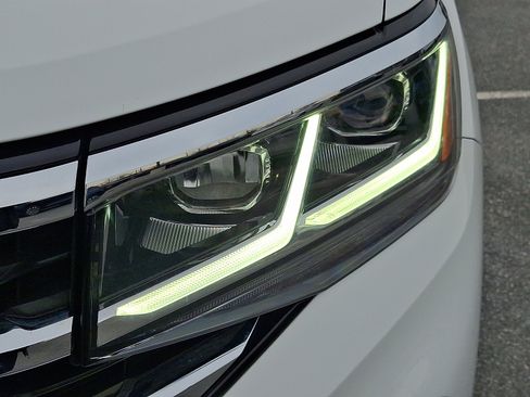 Used 2021 Volkswagen Atlas Cross Sport SEL image 9