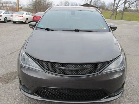 Used 2019 Chrysler Pacifica Touring Plus w/ S Appearance Package image 3